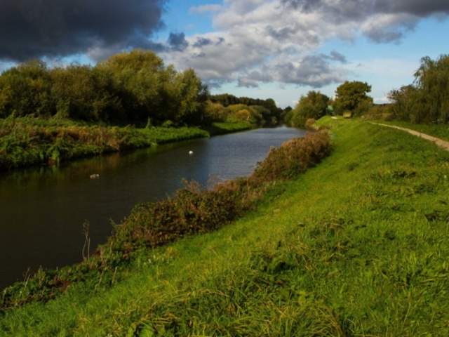 Fossdyke Canal Trail