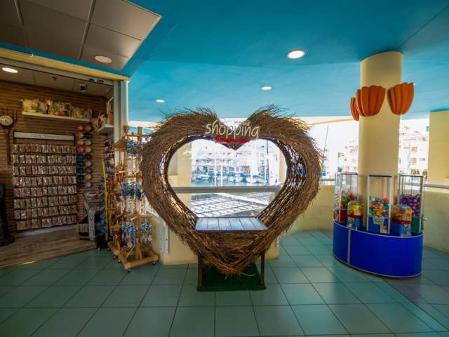 Puerto Marina Shopping