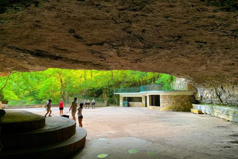 Dunbar Cave State Park