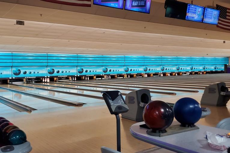 The pinnacle bowling alley.jpg