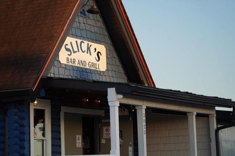 slicksbarandgrill.jpg