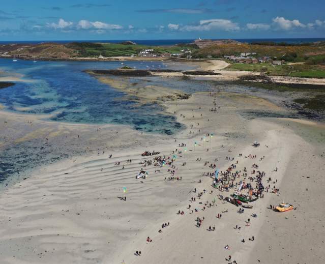 Walk between Tresco & Bryher