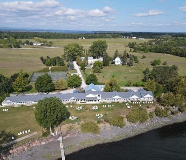 Shore Acres Inn & Restaurant
