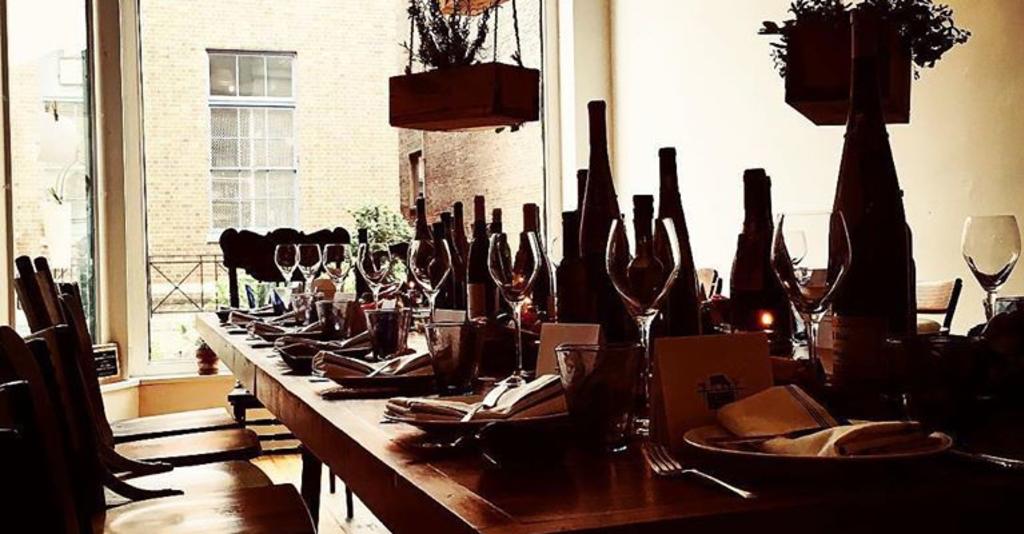 FLX_Table_Interior