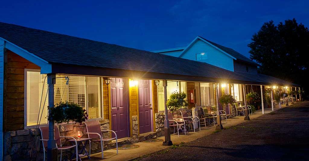 Savannah House Wine Country Inn & Cottages - Night