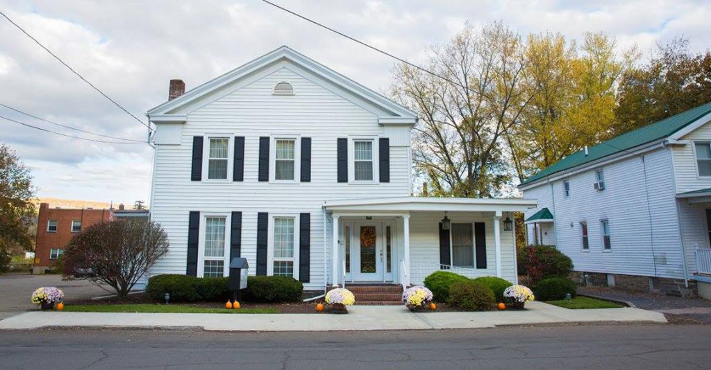 Vedder & Scott Funeral Home - Building Exterior