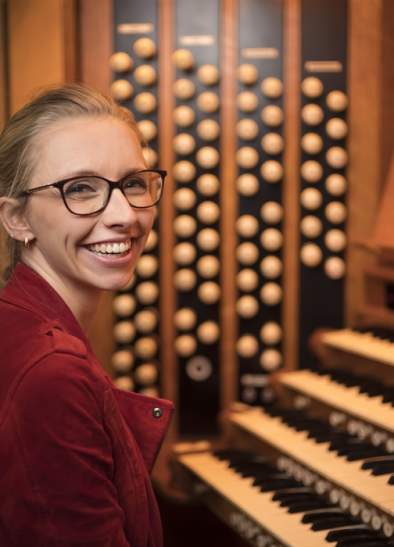 Anna Lapwood Plays…