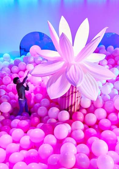 Bubble Planet: An Immersive Experience in Manchester