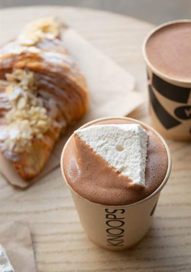 Knoops: Expertly Crafted Chocolate Drinks