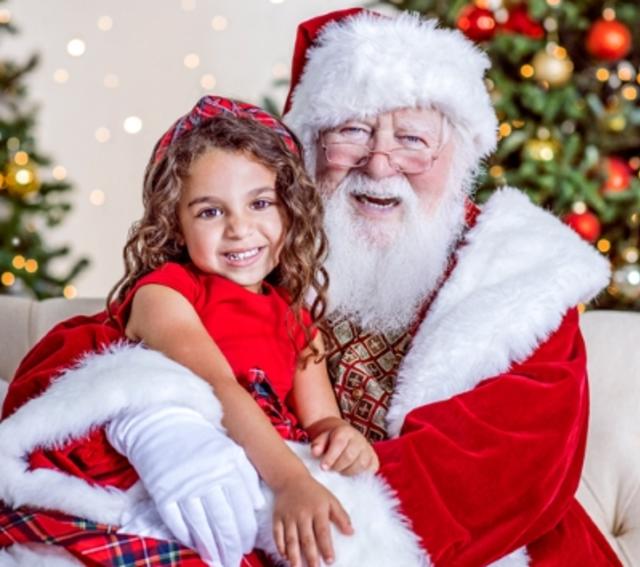 Woodfield Mall Christmas Tree 2021 Tis The Season For Photos With Santa At Woodfield Mall