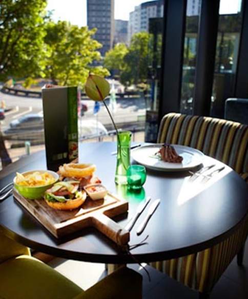 The Spot Kitchen & Bar at Holiday Inn City Centre