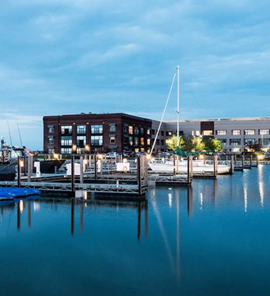 180◦ Lake View in the Heart of Downtown Sandusky