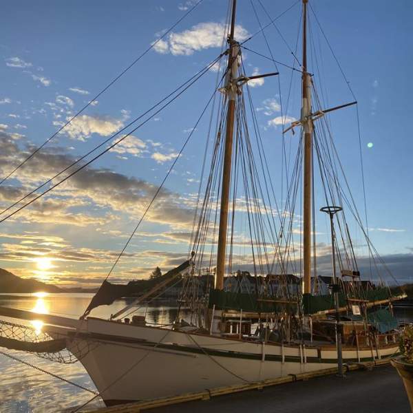Uthavn-seilas med vrakhistorie med Skonnerten AIDA