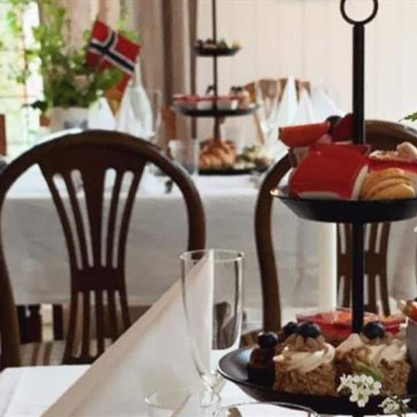 17. mai-frokost i Bakergaarden