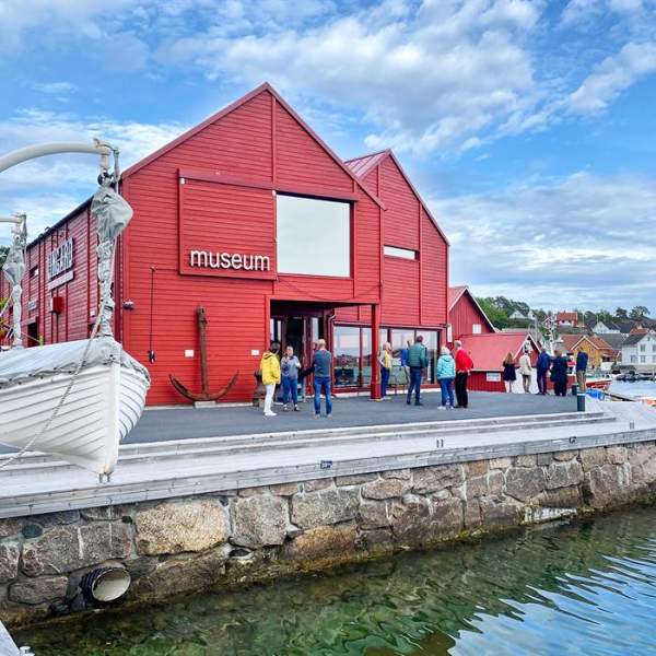 Lyngørfjorden kystkultursenter og Raet nasjonalpark velkomstsenter