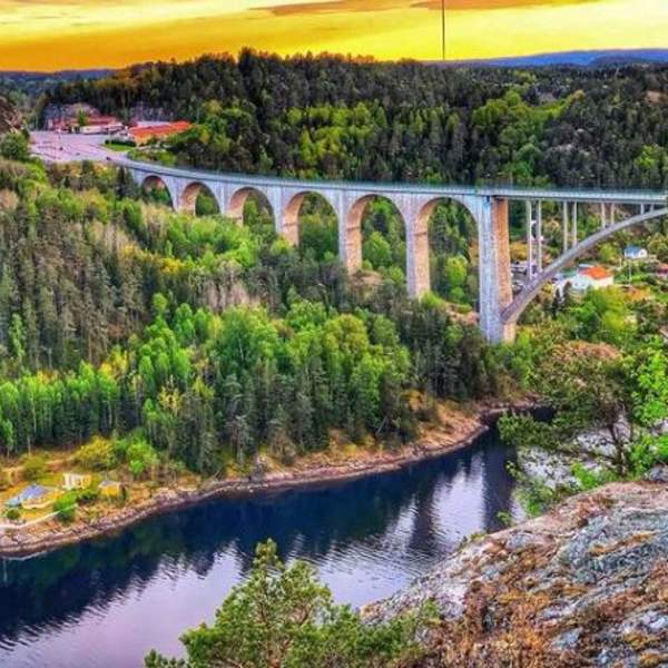 Gamle tollstasjon til Hjelmkollen