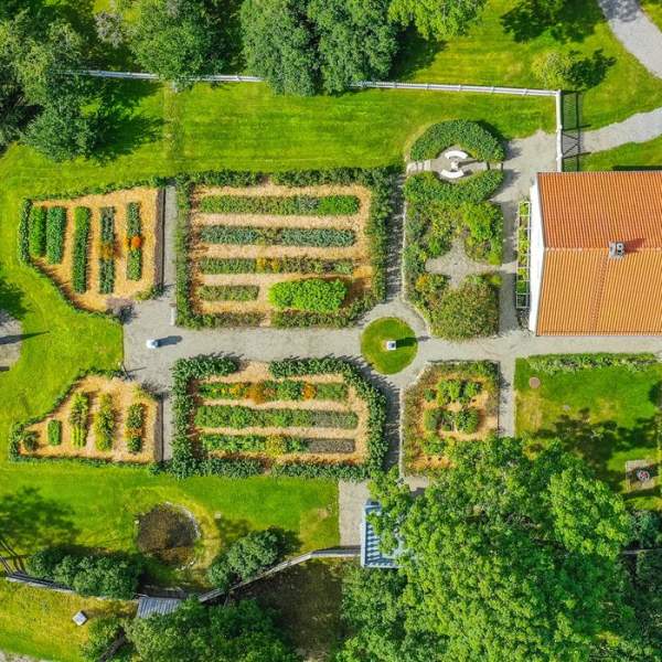 Spydeberg Vicarage - garden