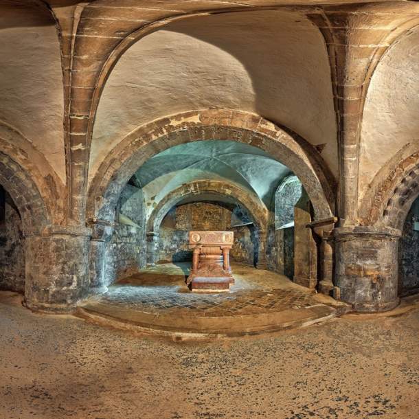 Experience 1000 years of history at Gloucester Cathedral (Trade)