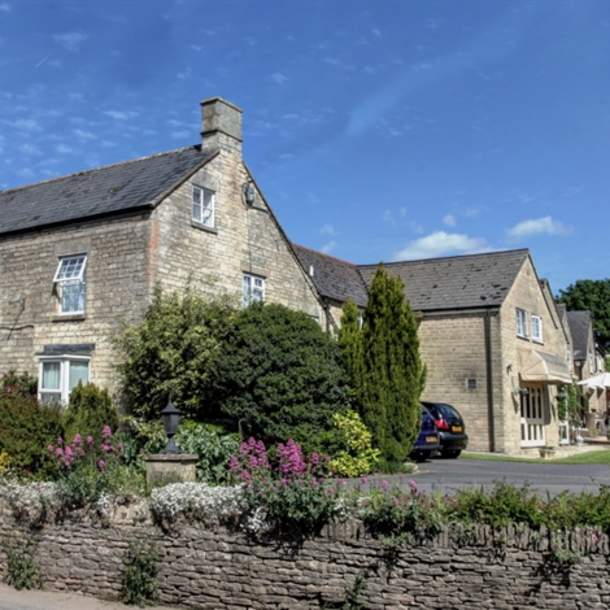 Pettifers Freehouse Hotel