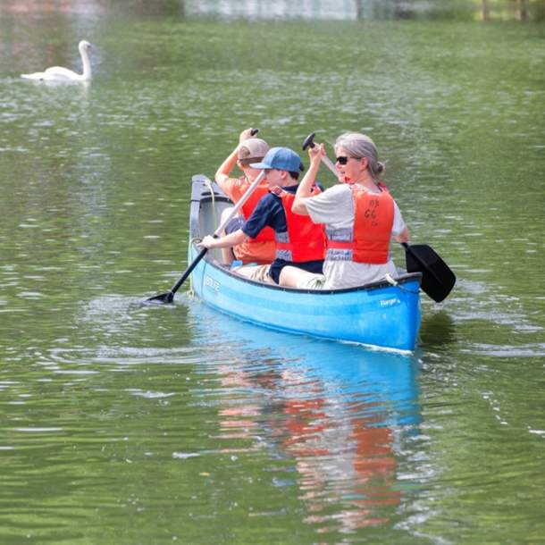 Thames Canoe Trip to Kelmscott Manor with cream tea (Trade)