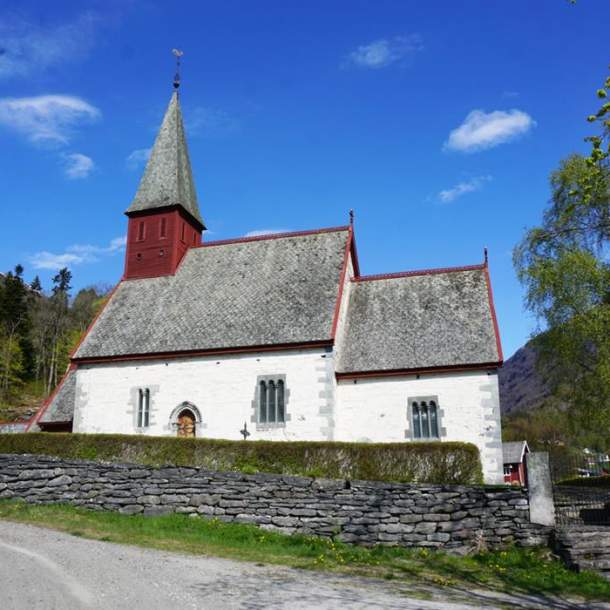 Dale Stone Church, Luster