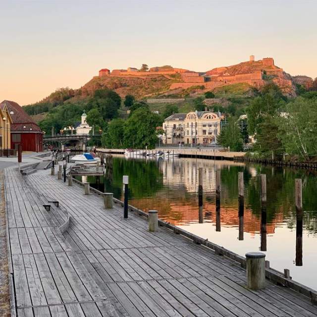 Elvelangs - Bryggepromenaden i Halden