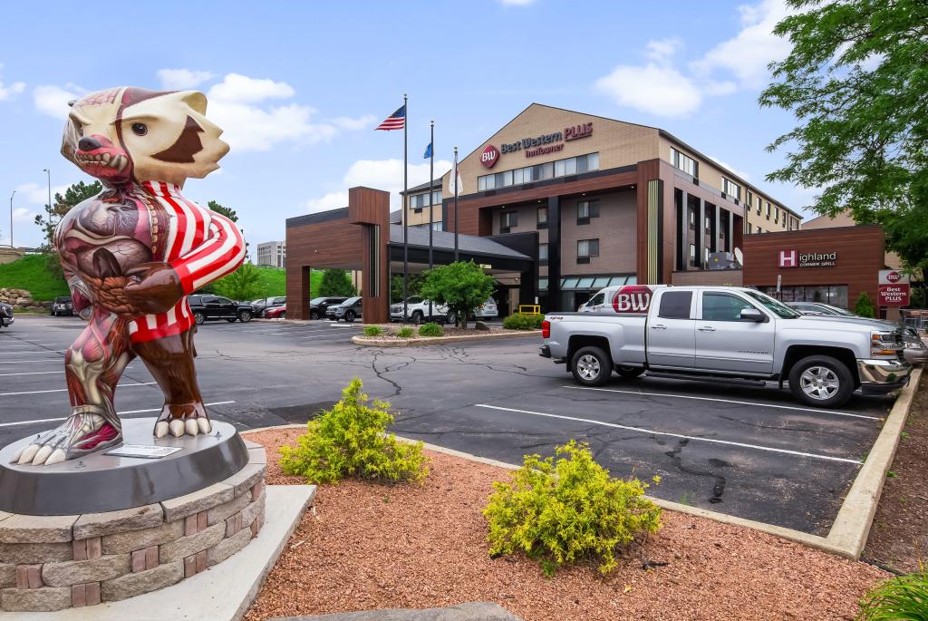 Front of InnTowner - Bucky