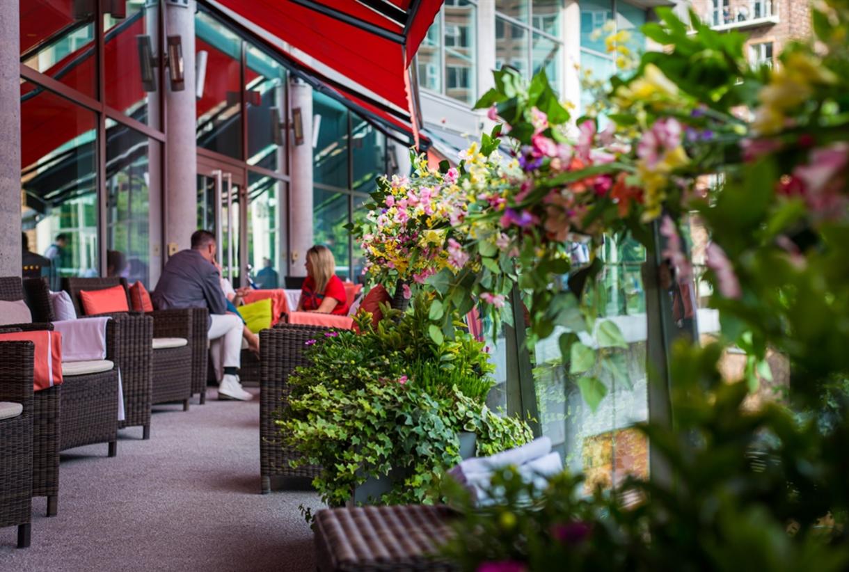 The store river restaurant