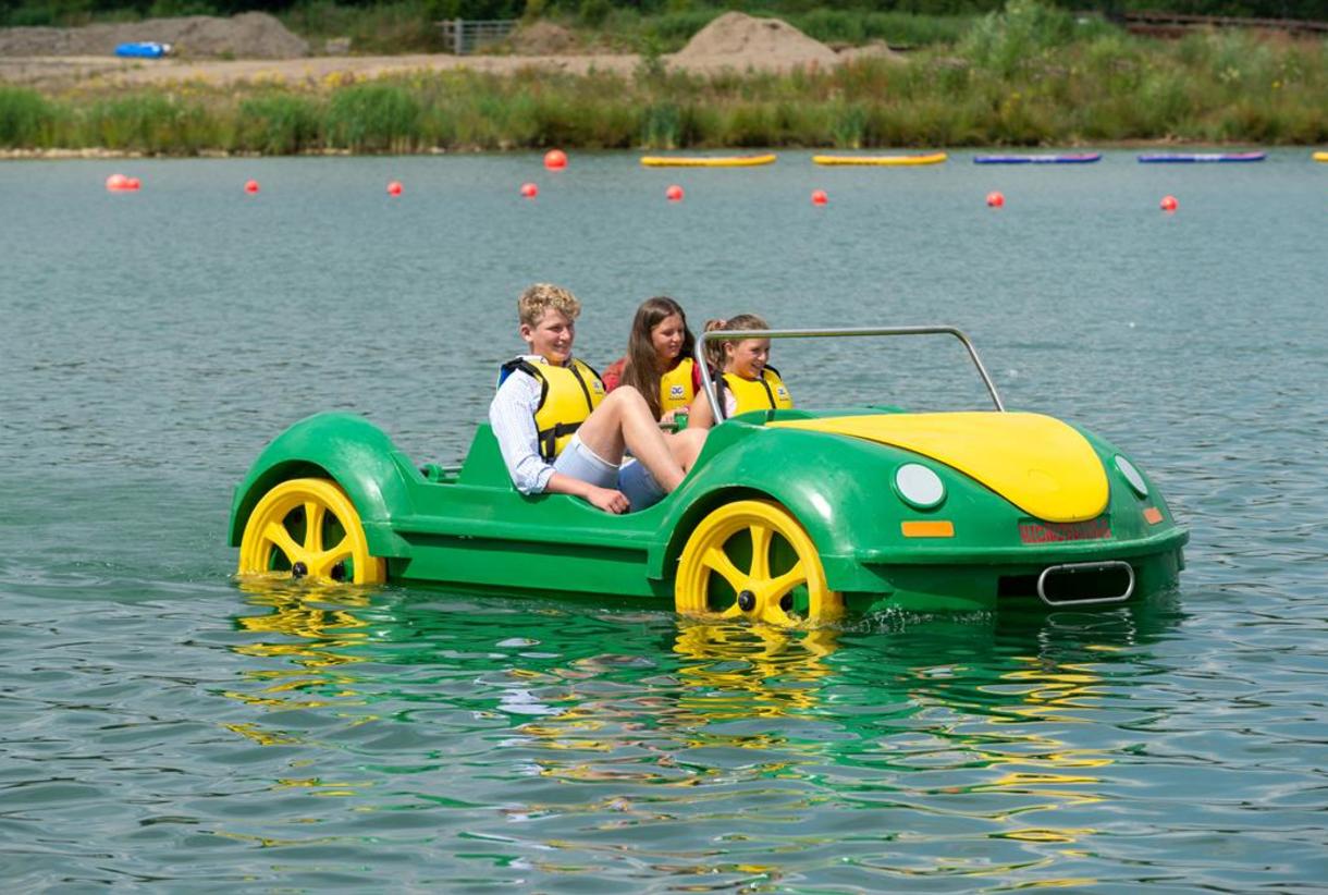 https://assets.simpleviewinc.com/simpleview/image/fetch/c_fill,f_jpg,h_822,q_75,w_1220/https://nvgdmsmedia.newmindmedia.com/wsimgs/Pedalos_at_North_Yorkshire_Water_Park_1528918475.jpg