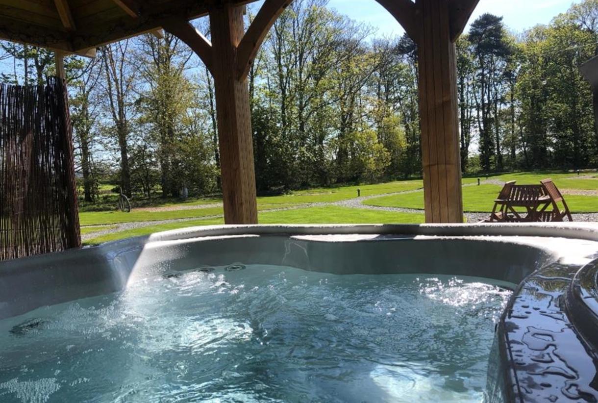 Glamping with store hot tub yorkshire