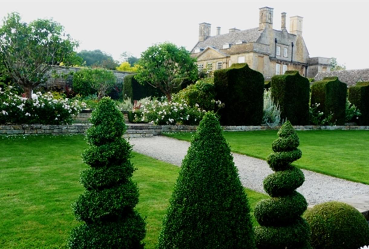 Bourton-House-Garden-10-1220-x