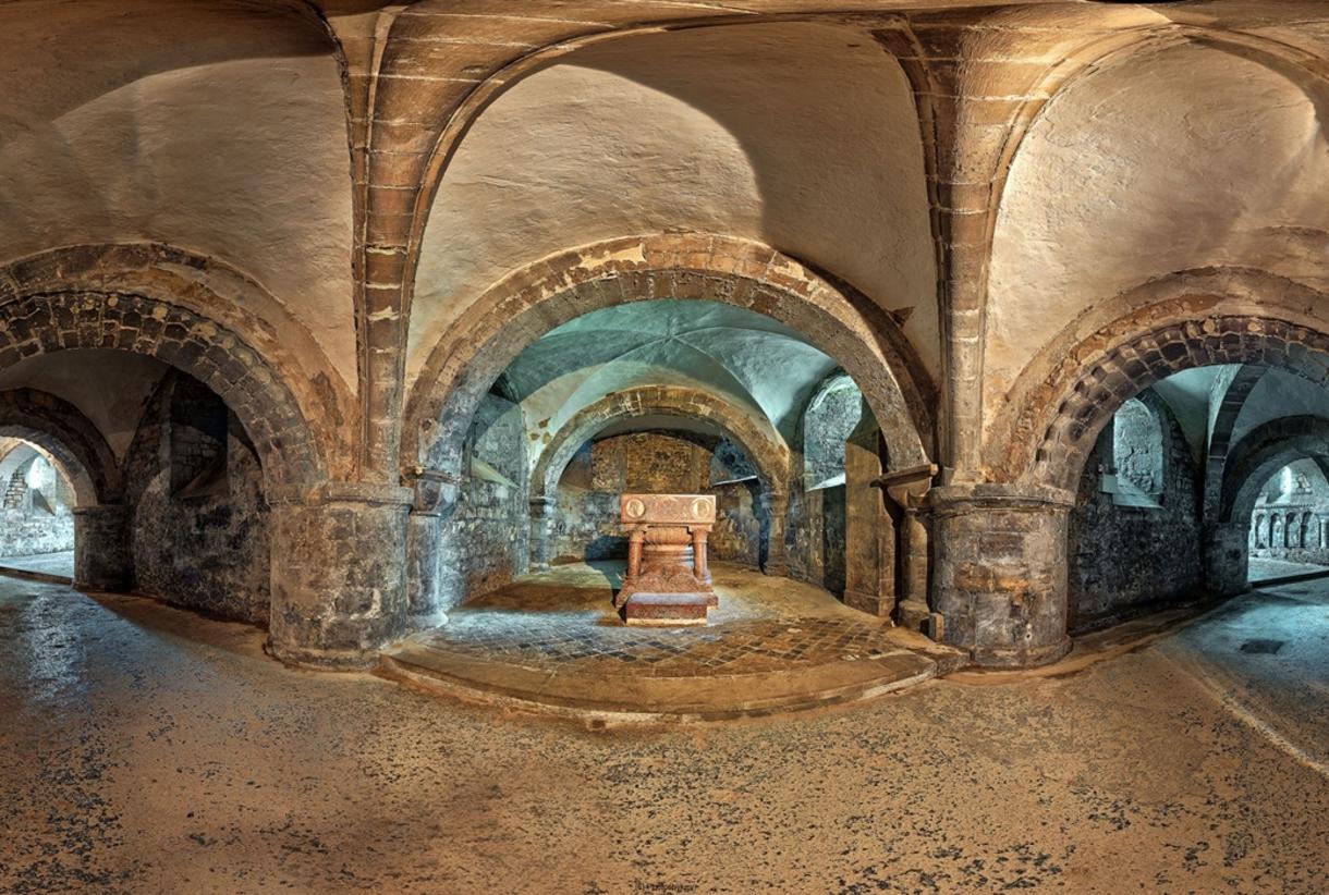 Experience 1000 years of history at Gloucester Cathedral (Trade)