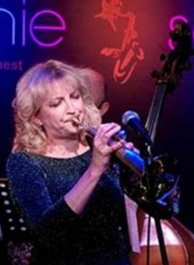 Sue Richardson with the Neal Richardson Trio