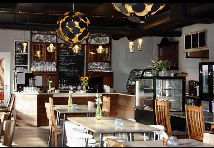 Crossover Café & Restaurant