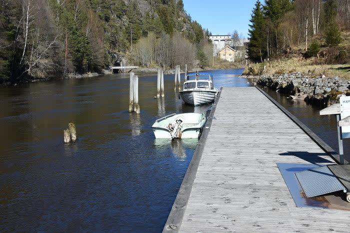 Gjestebrygge nedstrøms Brekke sluser