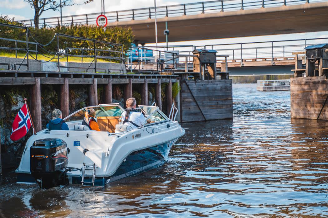 Slusing i Haldenkanalen