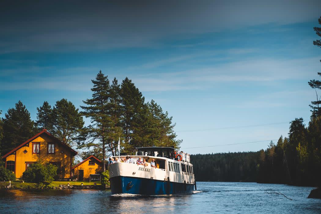 Dagsturer grupper - Tur på Norges eldste kanal – Opplev Nord Europas høyeste sluseanlegg