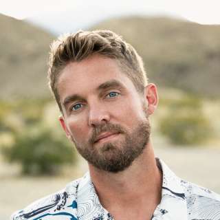 Brett Young on the 5 Tour 3 2 1