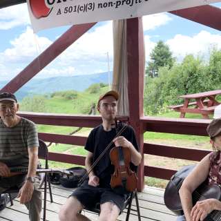 Ruglifters Trio on Pavilion Stage