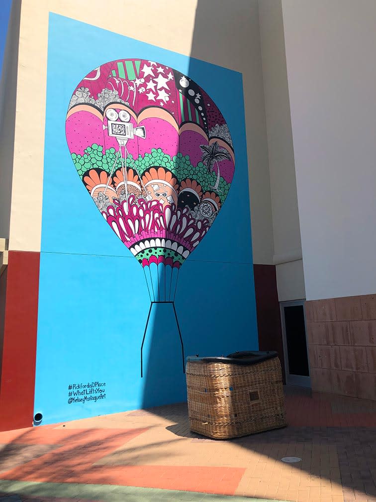 Mural of hot air balloon