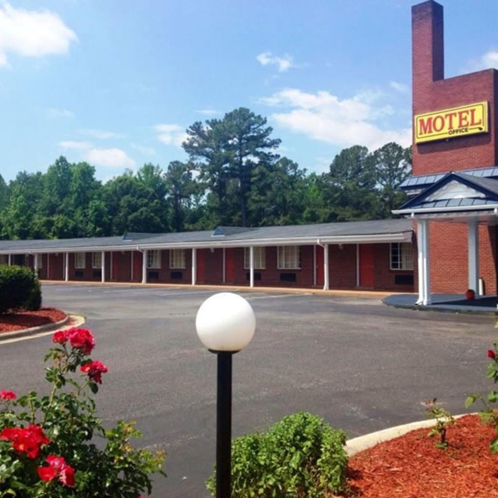 Camelot Inn
