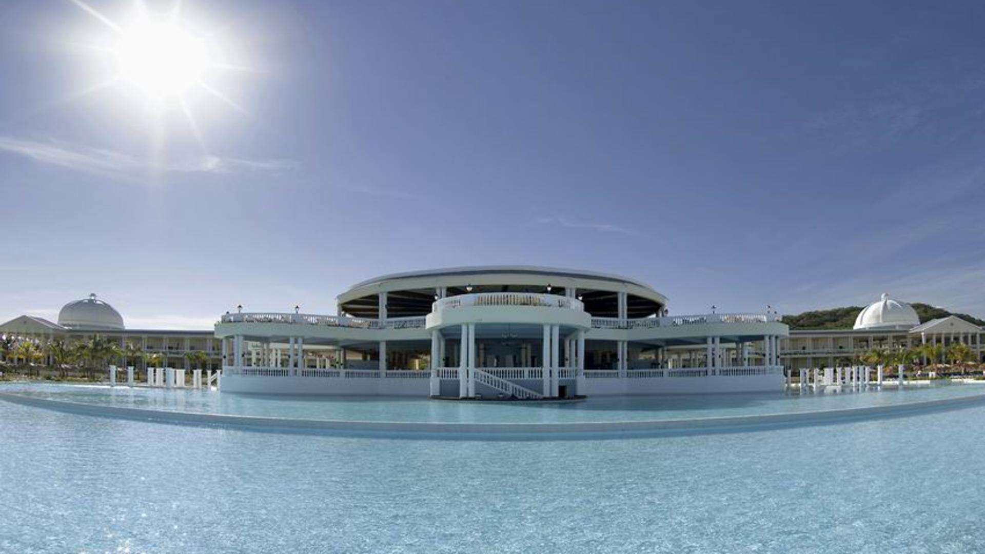 Grand Palladium Resort  The Grand Palladium Lady Hamilton 