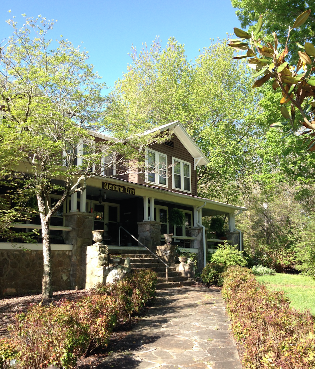 Front entrance of the Mentone Inn 