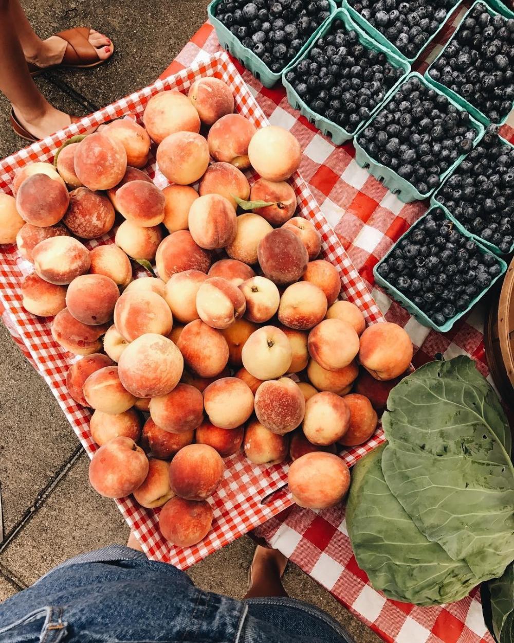 Peaches and blueberries at the outdoor farmers market