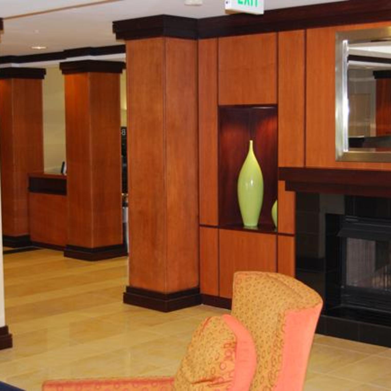 Fairfield Inn & Suites Carlisle lobby view