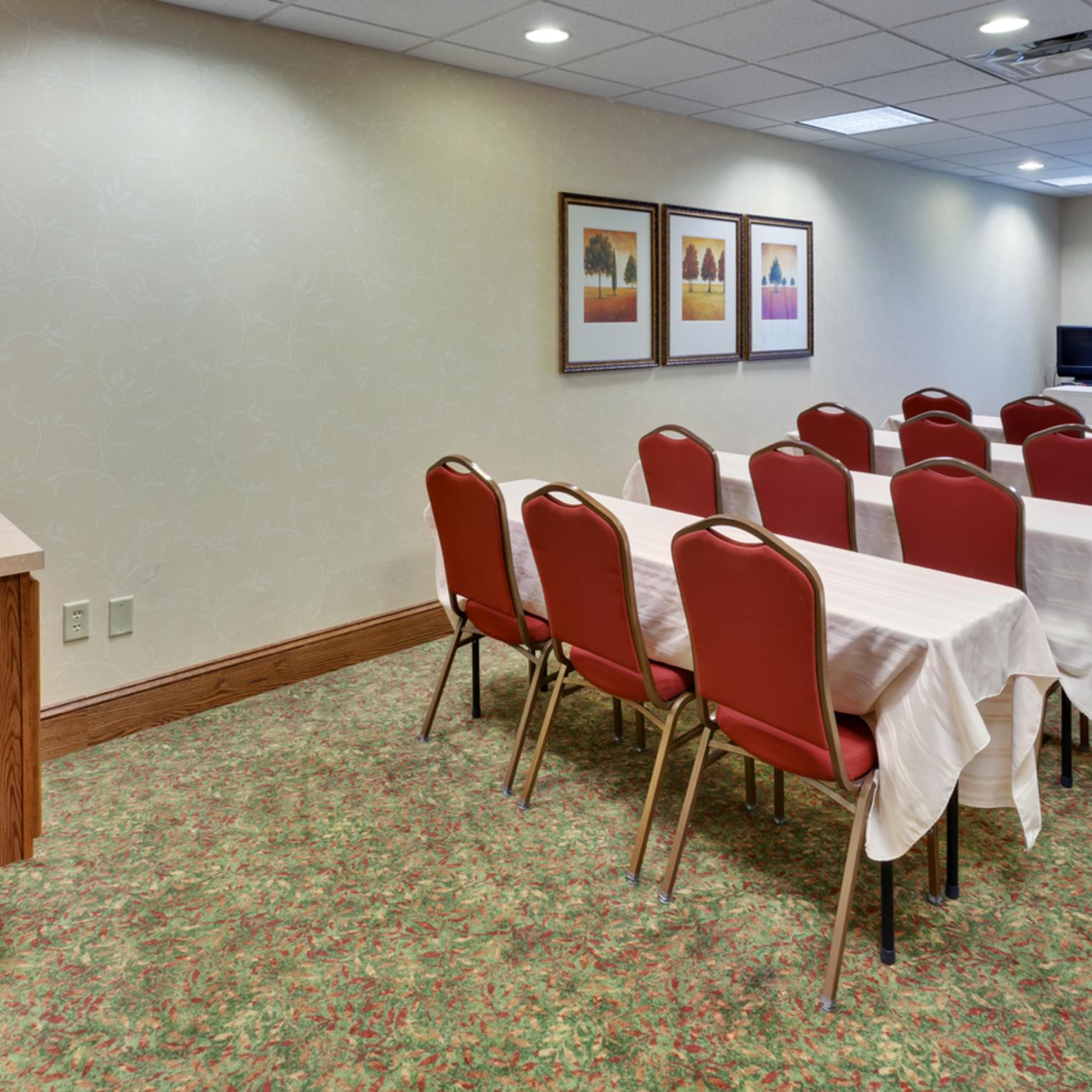 Country Inn and Suites Meeting Room