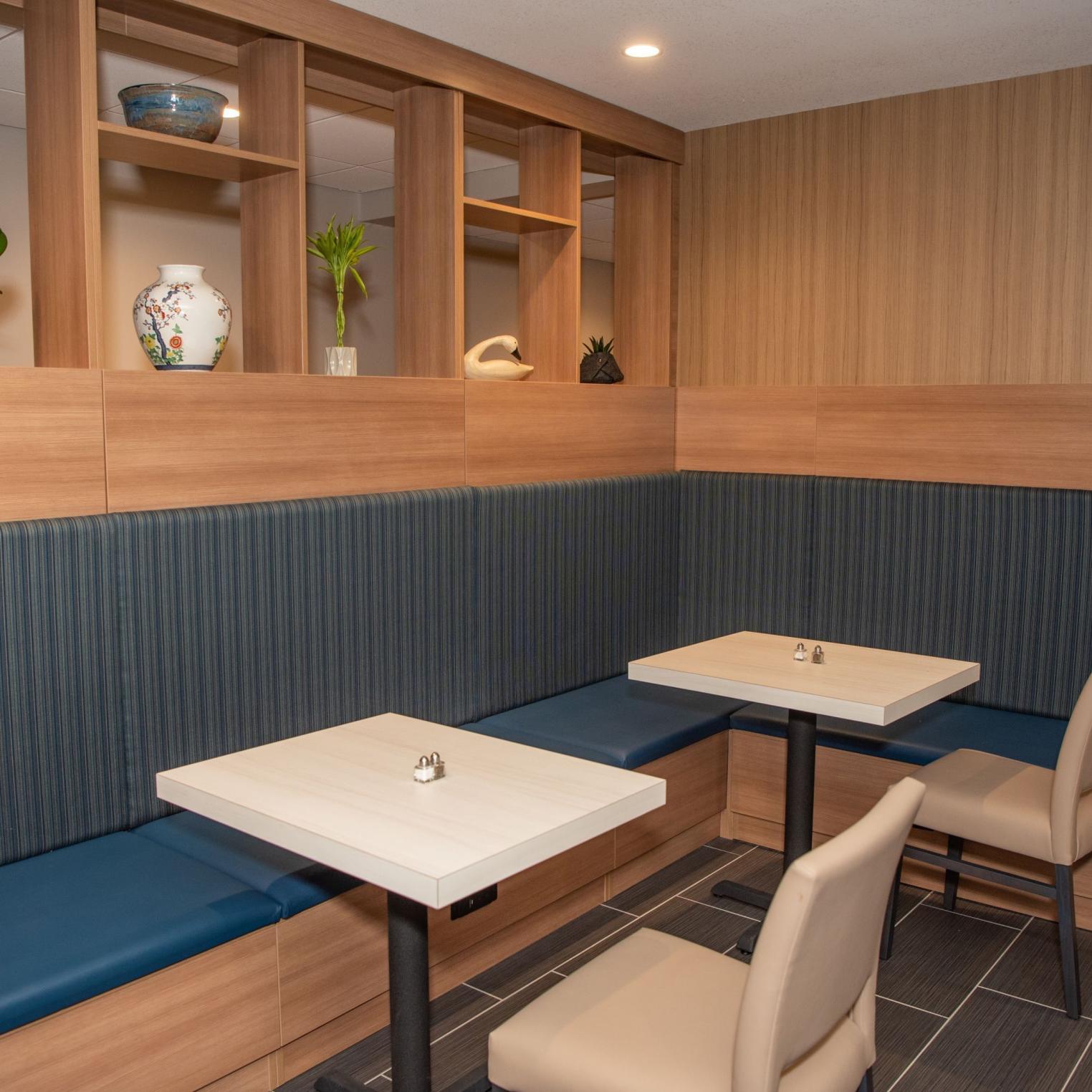 Breakfast Seating Lobby