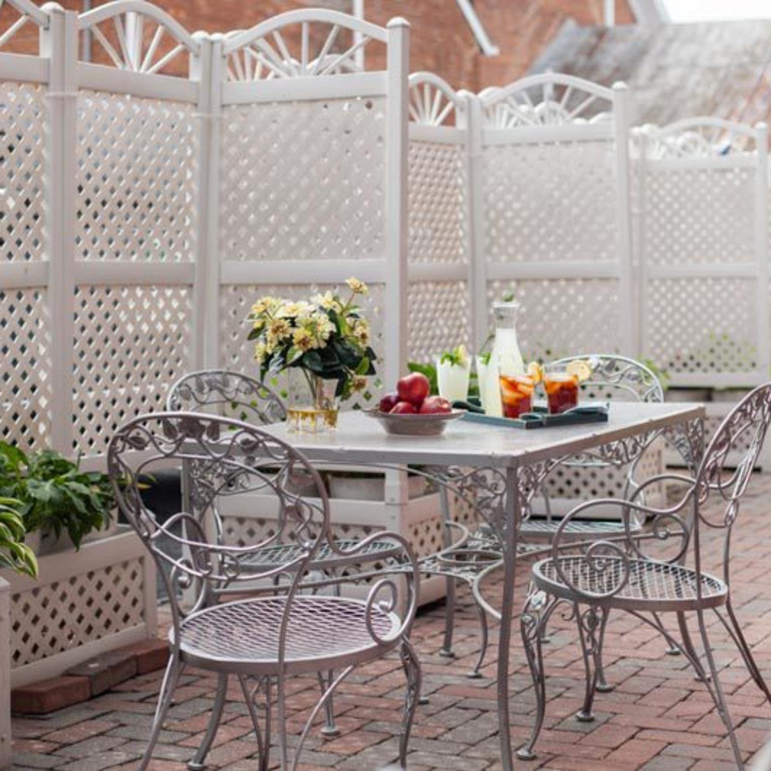 Outdoor Dining at Carlisle House B&B