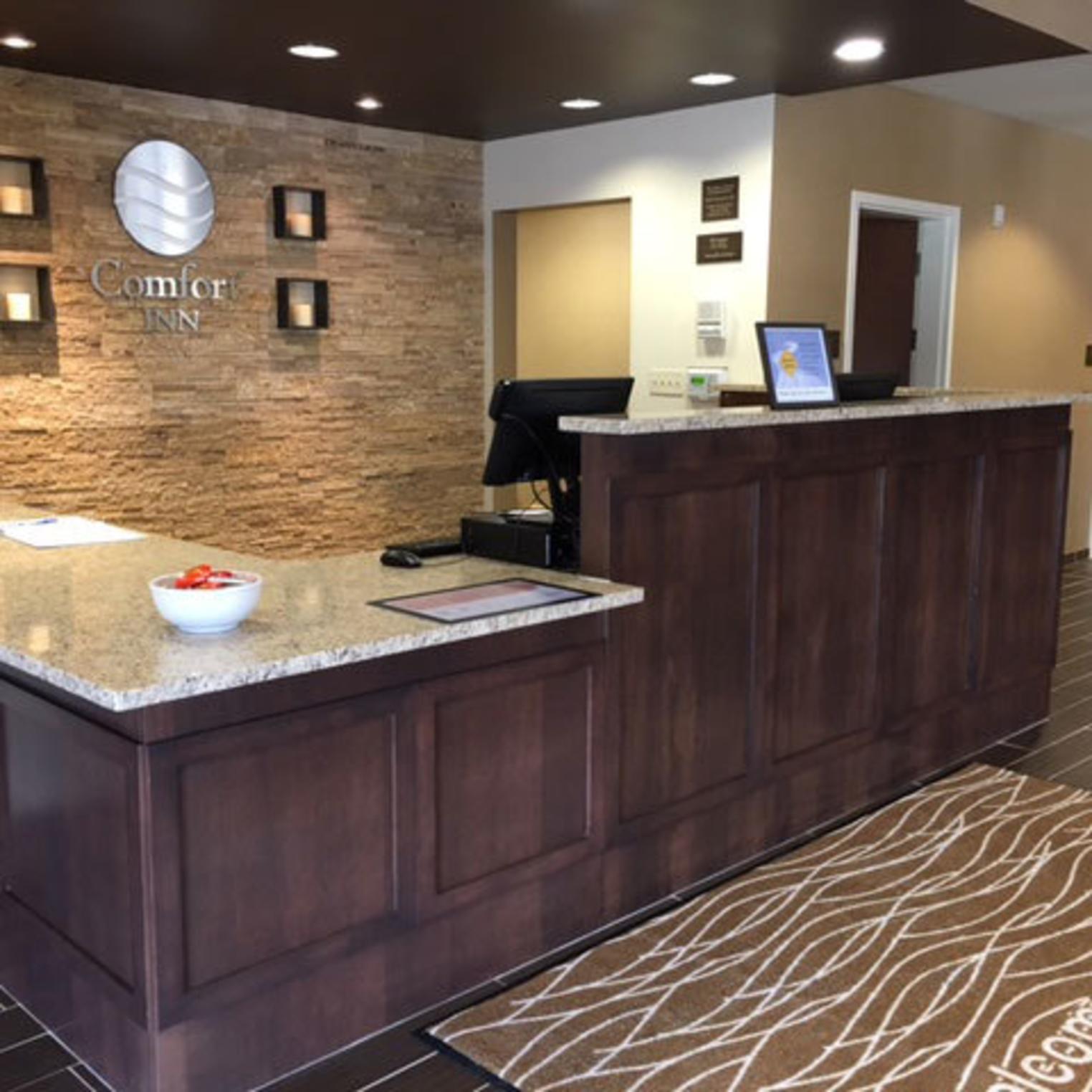 Comfort Inn Carlisle Front Desk