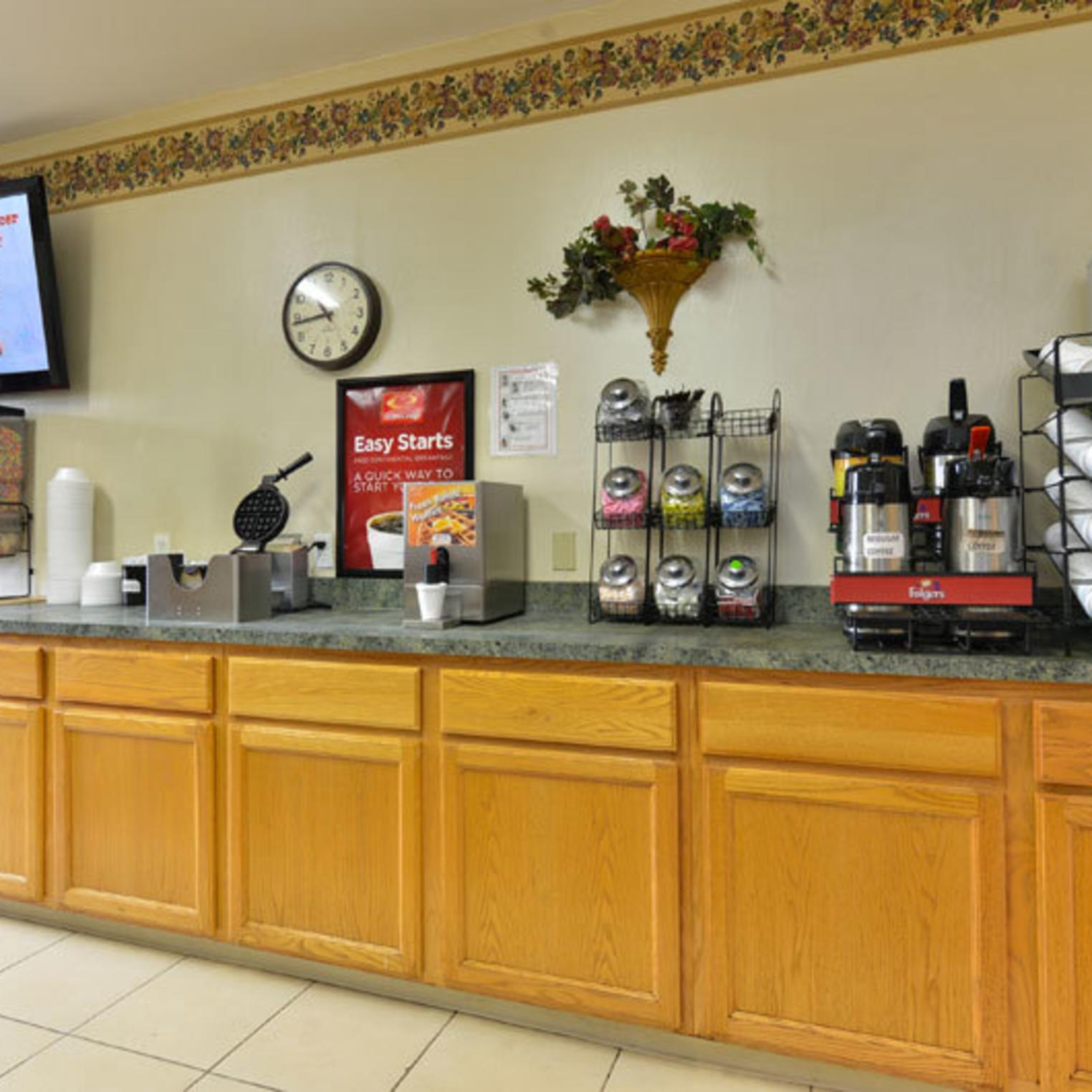 Econo Lodge Carlisle Breakfast Area 2